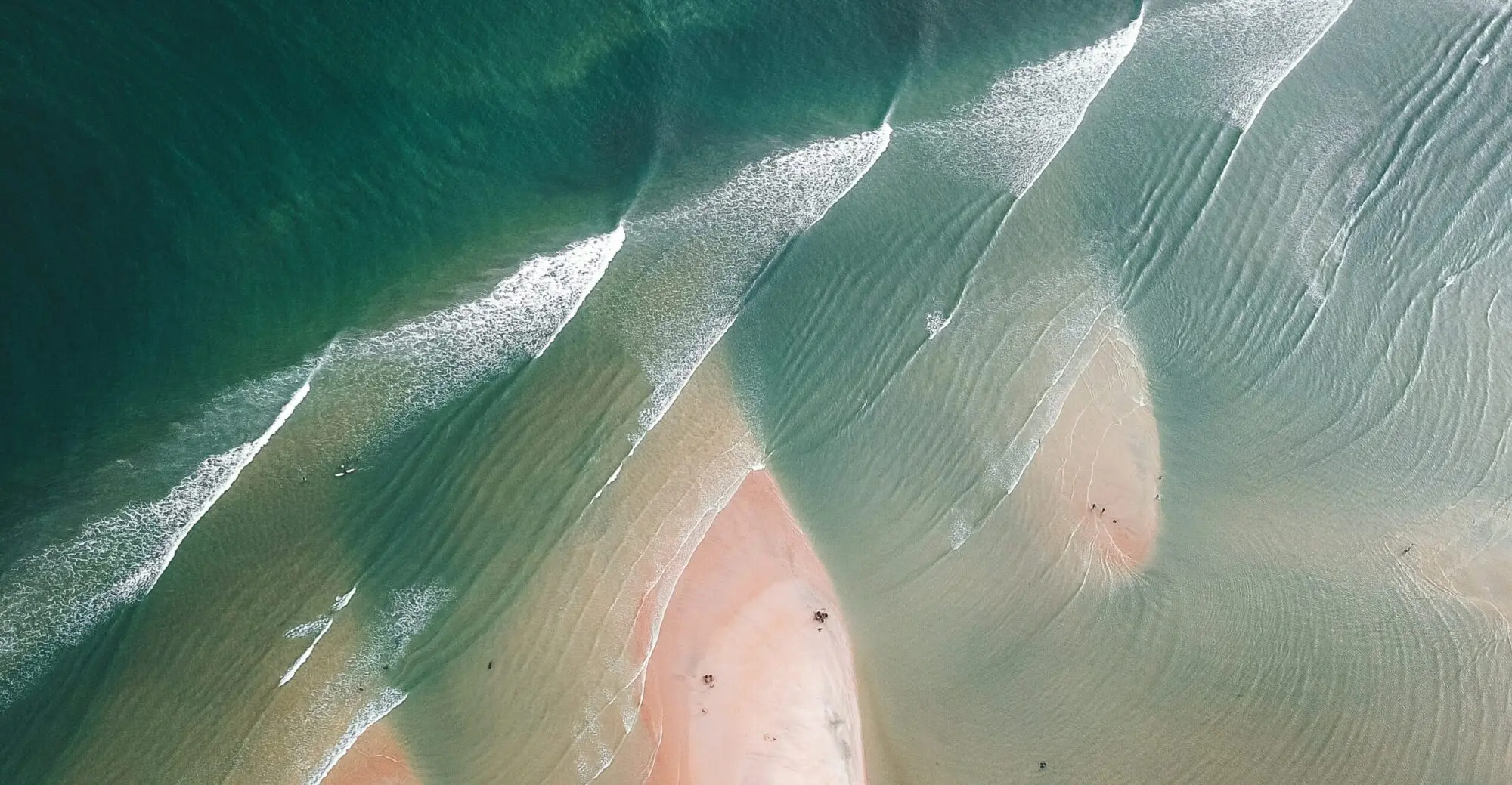 Explore 1,000+ Spots: Your Interactive Global Surf Map.